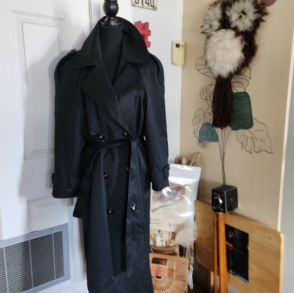 Black full-length vintage trench coat - Picture 2 of 6